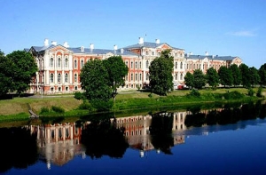 LLU [уволит половину работников]