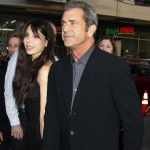 Мел Гибсон [впервые вышел в свет] с новой пассией