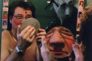 12% немецких мужчин [пользуются тональным карандашом]