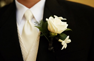 Жених [продает рекламное место] на галстуке