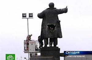 В Санкт-Петербурге [взорвали памятник Ленину]