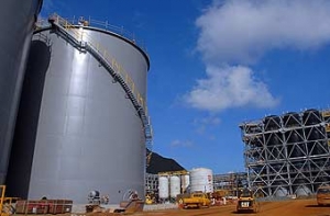 В Новой Каледонии [разлилось 5000 литров серной кислоты]