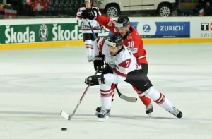 Сборная России по хоккею [победила хозяев чемпионата мира]