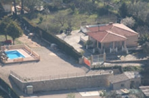 Испанцам предлагают [бесплатный развод при покупке виллы]