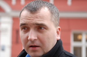 [Новый начальник KNAB должен] более 200 тысяч евро