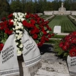 Руководство страны возложило [венки на Братском кладбище]