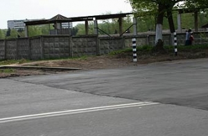 В Кирове к приезду Медведева [заасфальтировали железную дорогу]