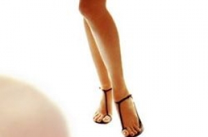 [Австралийская авиакомпания] вводит налог на длинные ноги