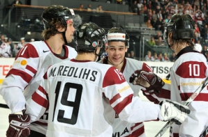 Латвийская сборная по хоккею [разгромила французов]