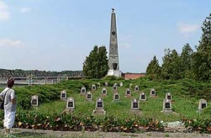 Памятник советским воинам в Польше [спасут от обрушения]