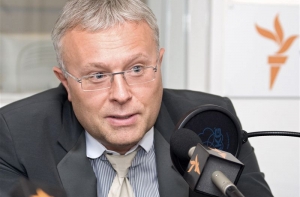 Александр Лебедев начал [переговоры о покупке газеты Independent]