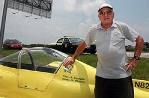 Американский пенсионер [посадил самолет на шоссе]