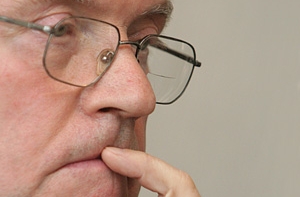 Омбудсмен: [уменьшение пенсий противоречит] законам Сатверсме