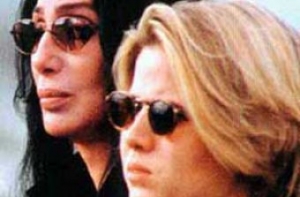 Дочь певицы Шер [решила стать ее сыном]