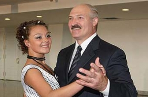 Выпускница собиралась [пожертвовать ногой ради танца с Лукашенко]