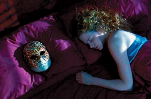 Великобританию захлестнула [волна элитных свинг-party]