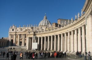 Ватикан оказался [на грани банкротства]