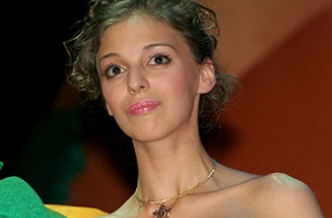 Муж [променял известную актрису] на костюмершу