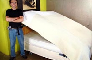 В Чили [изобрели самозастилающуюся кровать]
