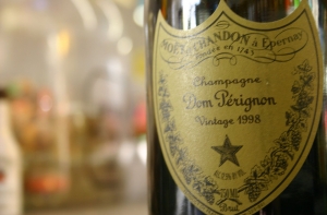 Шампанское из-за кризиса [почти не покупают]