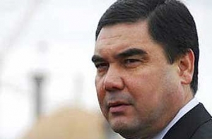 Президент Туркмении [лично вырезал опухоль гражданину страны]