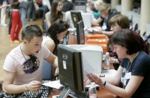 В вузах [начинается прием документов]