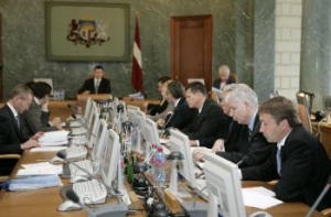 Правительство рассмотрит [вопрос об объединении министерств]