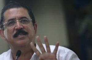 Селайя [решил построить лагерь] у гондурасской границы