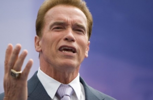 Шварценеггер напечатал [замену доллару]