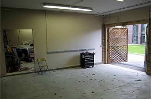 Немец обнаружил в своем [гараже «угнанную» машину соседки]