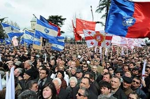 Часть грузинской [оппозиции прекратила протесты]