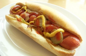 Запретили дневную [сексуальную рекламу] сосисок