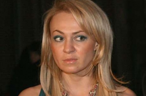 Продюсер:[«Майкл Джексон жив!»]