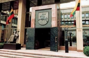 Литовские пенсионеры [пригрозили взорвать парламент]