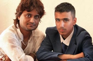 Усатому подростку [запретили ходить в школу]