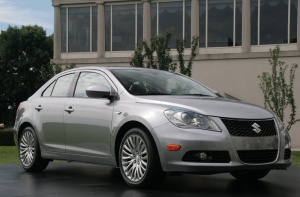 В США официально [представили серйный Suzuki Kizashi]