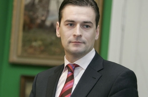 Мартиньш Бондарс может [заняться политикой]