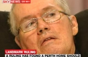 Суд разрешил [парализованному австралийцу умереть] от голода