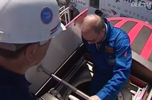 Путин [поднялся со дна Байкала]