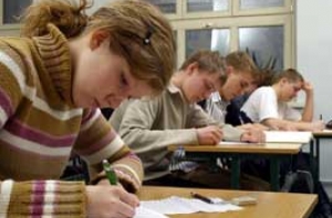 Рижская дума [ликвидирует 16 школ]