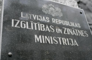 [Директор школы обвинил МОН] в бездеятельности