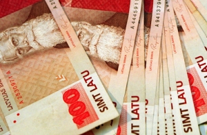 Без опозданий кредит [выплачивают 76% клиентов банков]