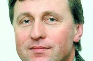 Экс-премьера Чехии [забросали камнями]