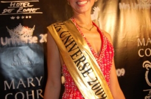 [Конкурс Mrs Universe 2009 выиграла] литовская красавица