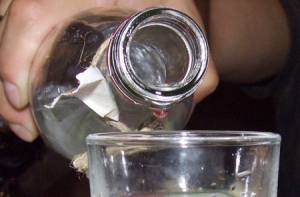 В Литве начали [производить газированную водку]