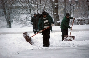 [Освещение и уборка улиц в Риге] оказались под угрозой
