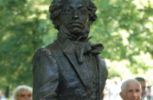 Латышская интеллигенция восстала [против памятника Пушкину] (дополнено)