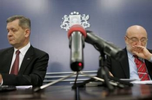 TV3: Годманис и Слактерис, [заняв деньги, нарушили Конституцию]