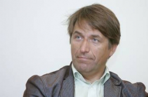 Кампарс: Экономический рост возобновится [во второй половине 2010 года]