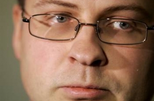 Домбровскис: Пенсии и зарплаты учителей [сокращены не будут]